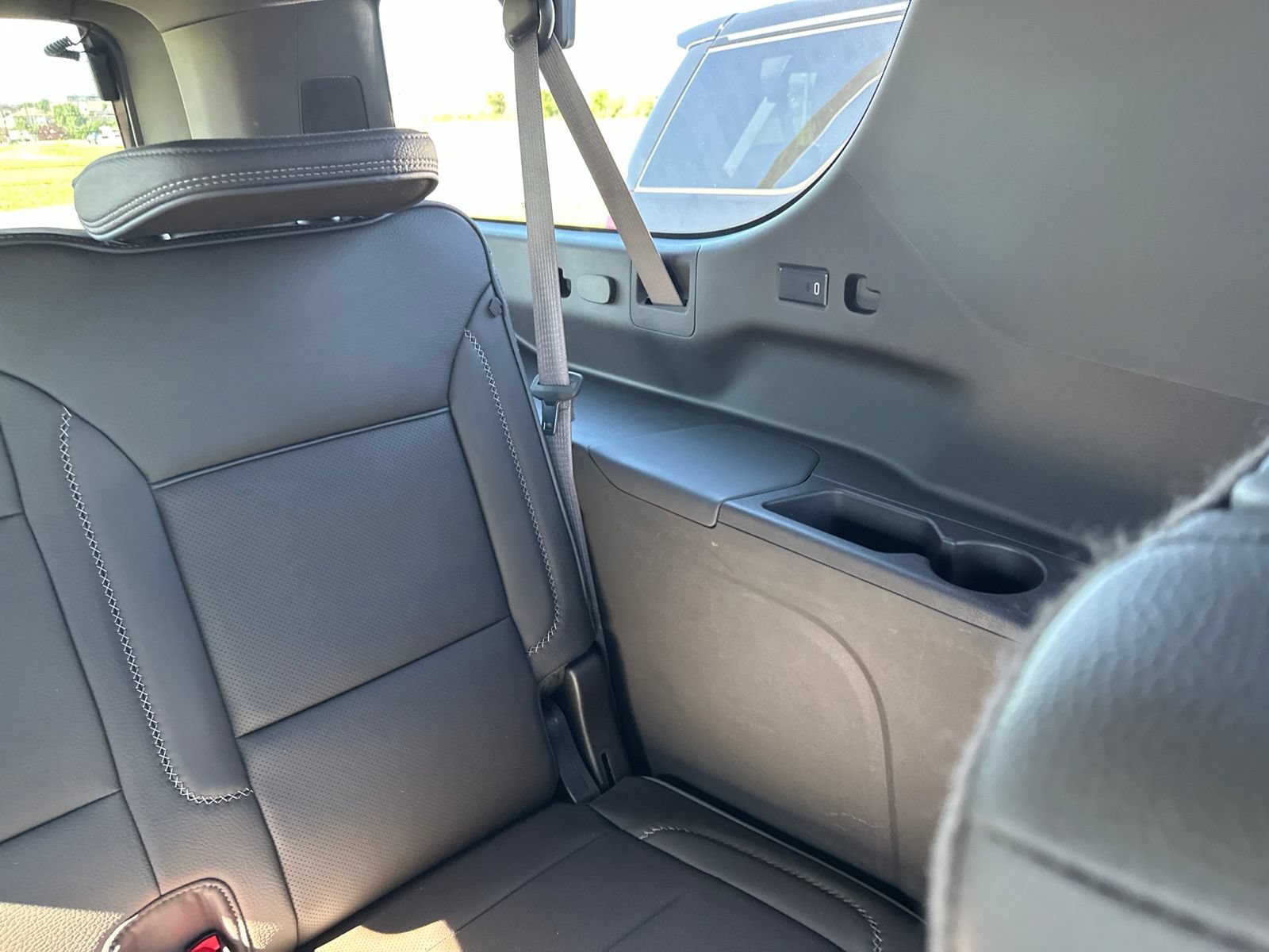 Used 2024 GMC Yukon XL Denali AWD/4WD image 32