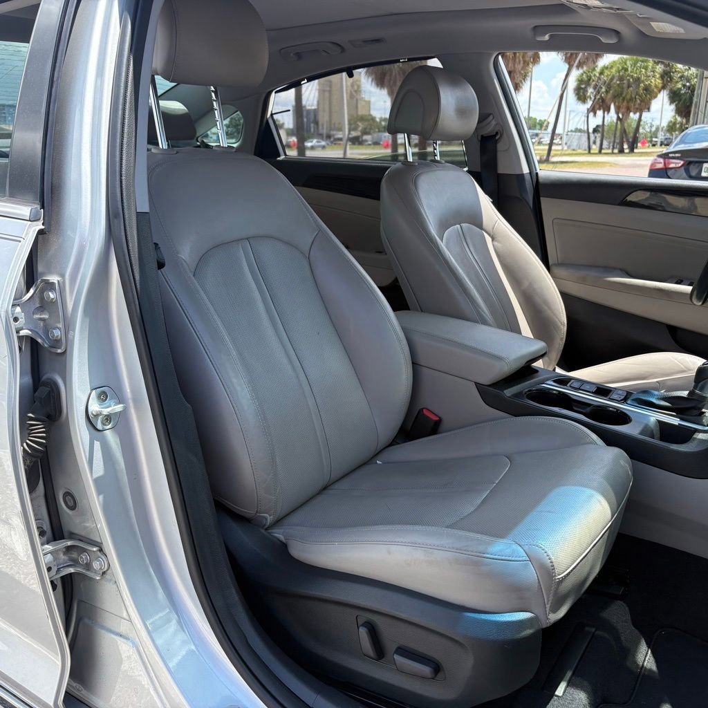 Used 2016 Hyundai Sonata Limited w/ Option Group 02 FWD image 16