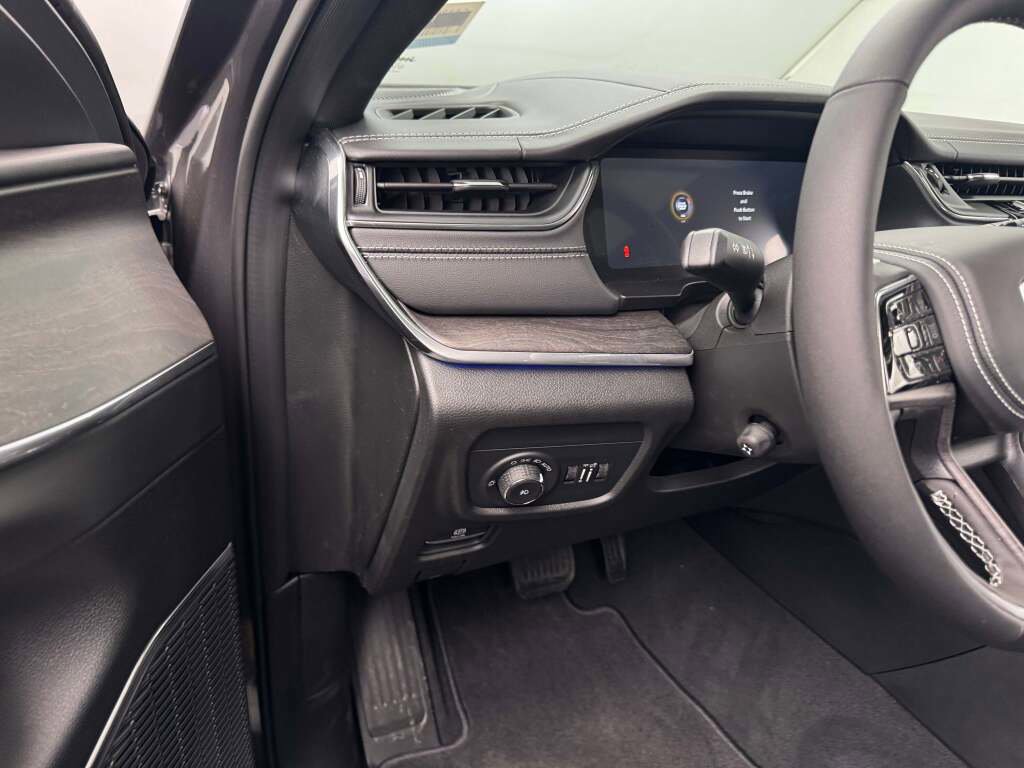New 2025 Jeep Grand Cherokee Overland image 26