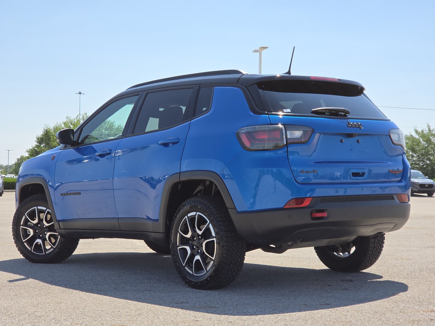 Used 2024 Jeep Compass Trailhawk w/ Trailhawk Elite Group AWD/4WD image 17