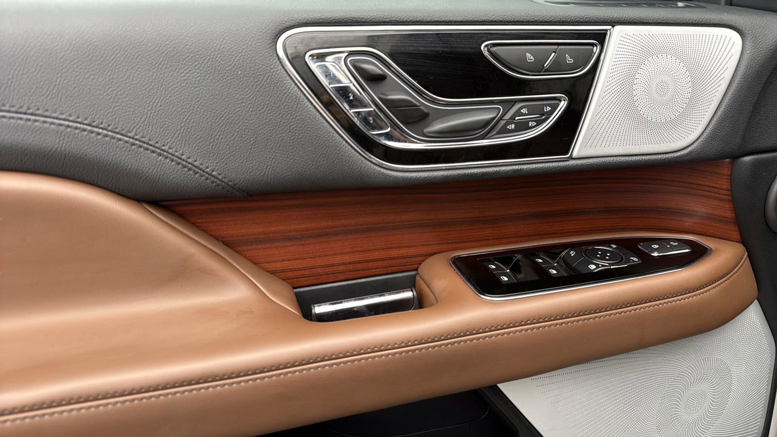 Certified 2024 Lincoln Navigator L Reserve image 12