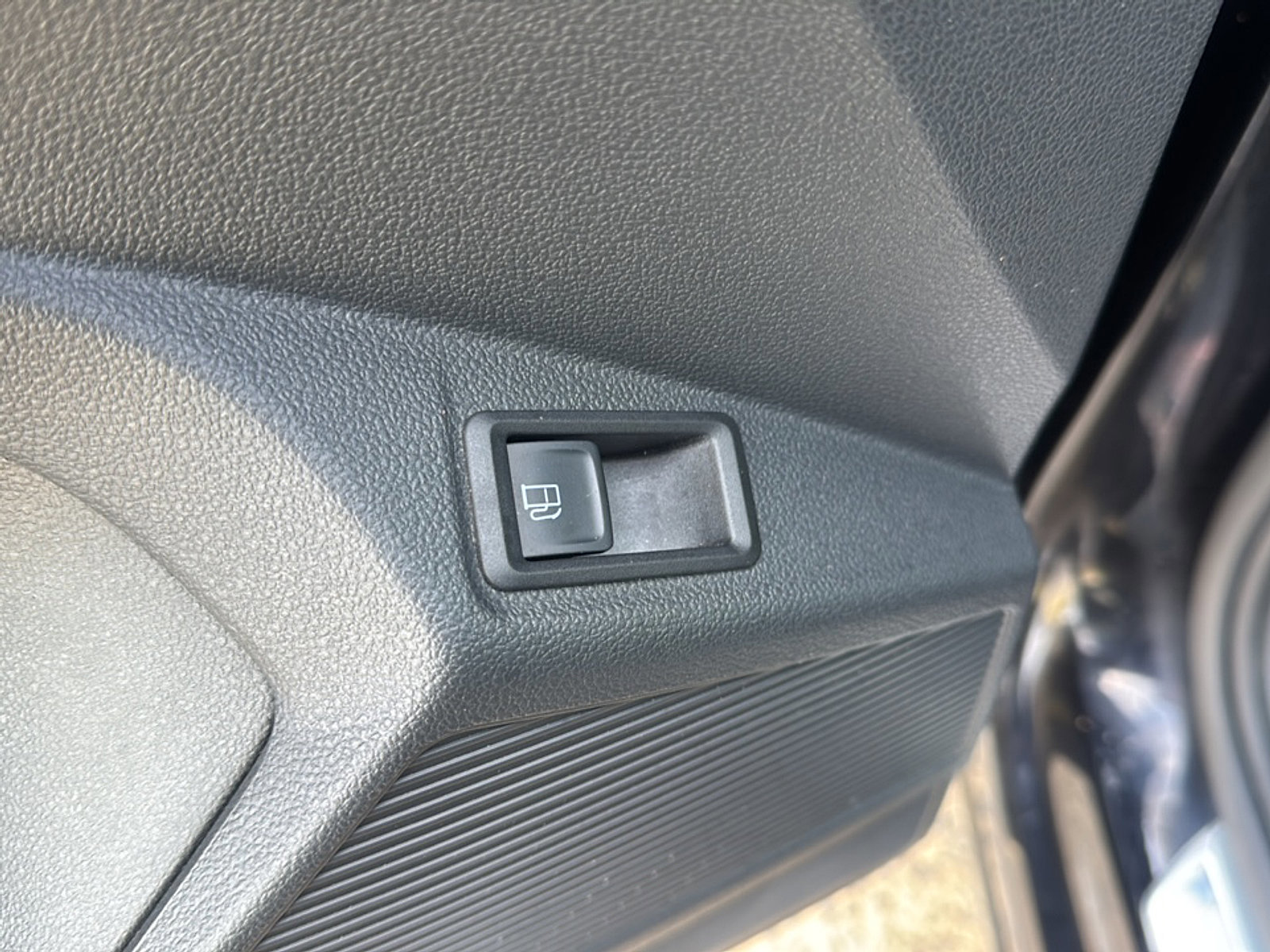 Used 2024 Volkswagen Taos SE image 17