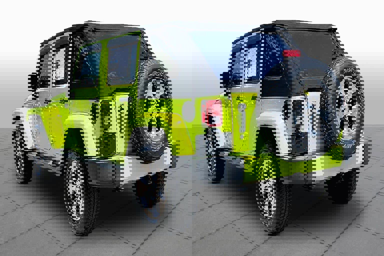 Used 2016 Jeep Wrangler Unlimited Sahara w/ Max Tow Package image 11