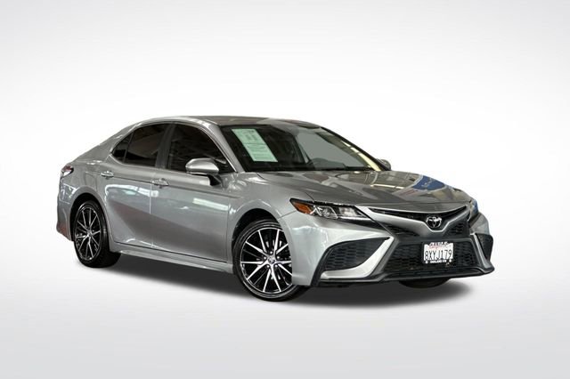 Used 2022 Toyota Camry SE image 2