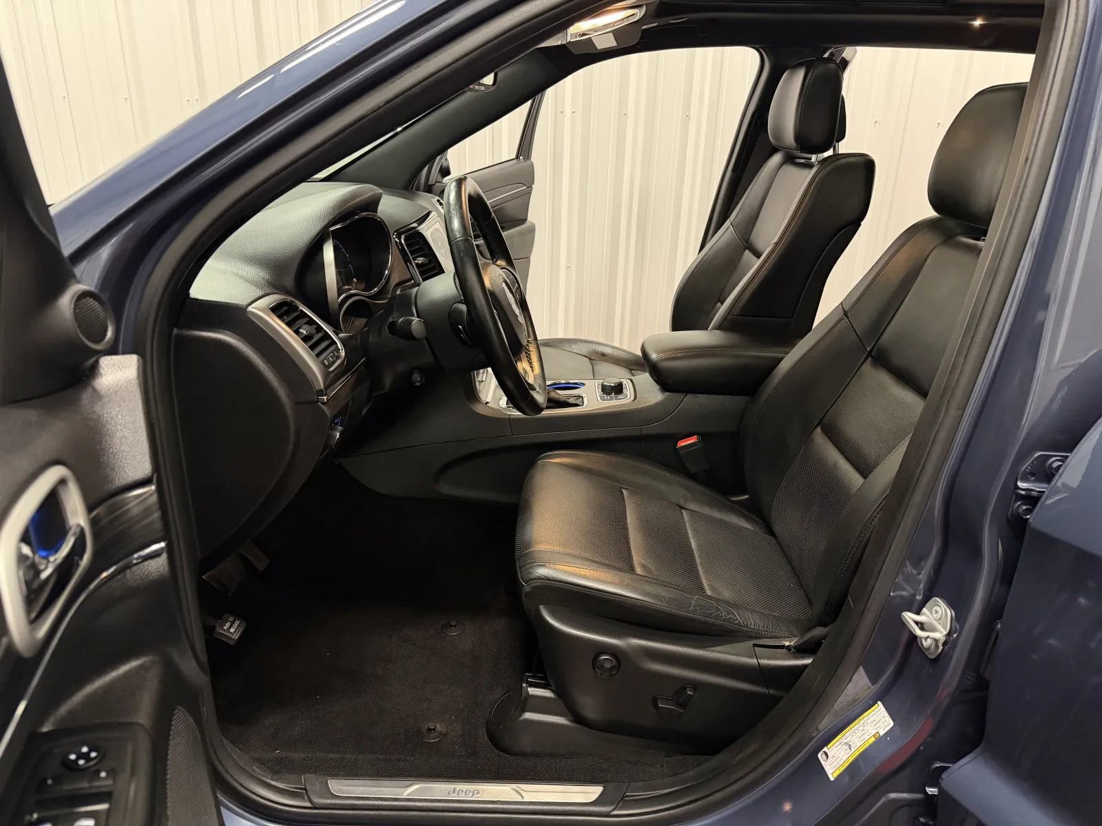 Used 2020 Jeep Grand Cherokee Limited w/ Luxury Group II image 40