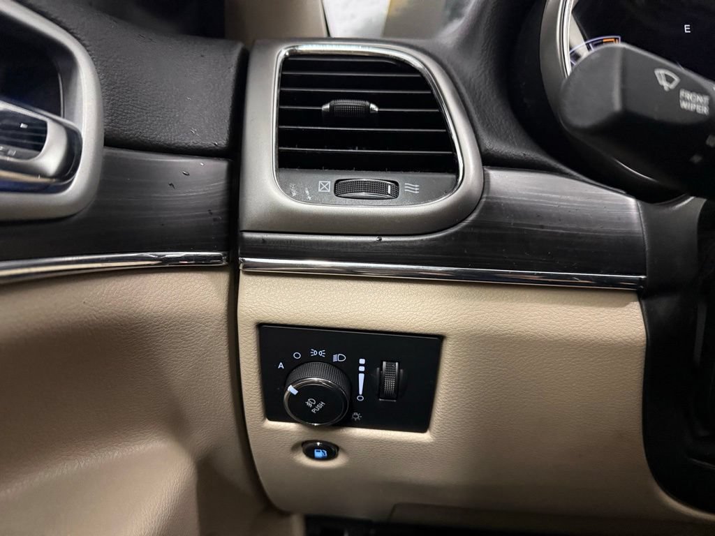 Used 2021 Jeep Grand Cherokee Limited AWD/4WD image 12