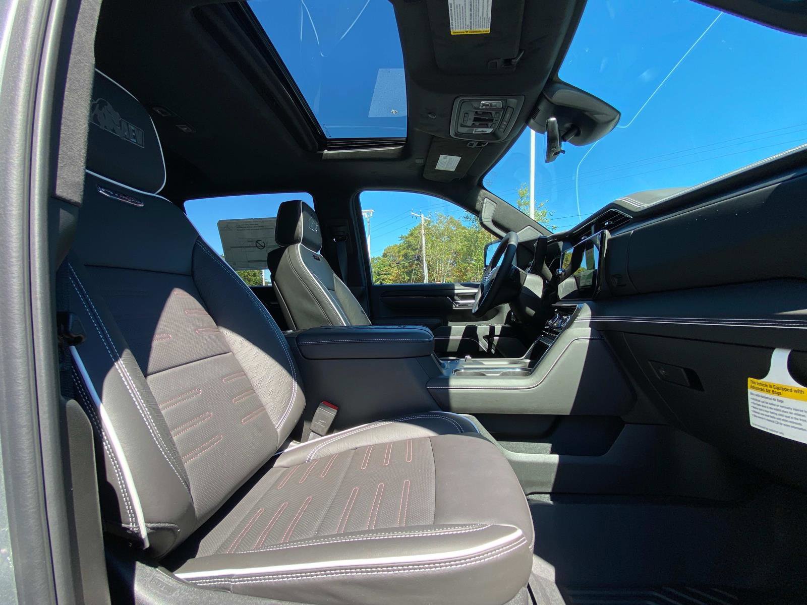 Used 2025 GMC Sierra 2500 AT4X w/ AT4X AEV Edition image 9