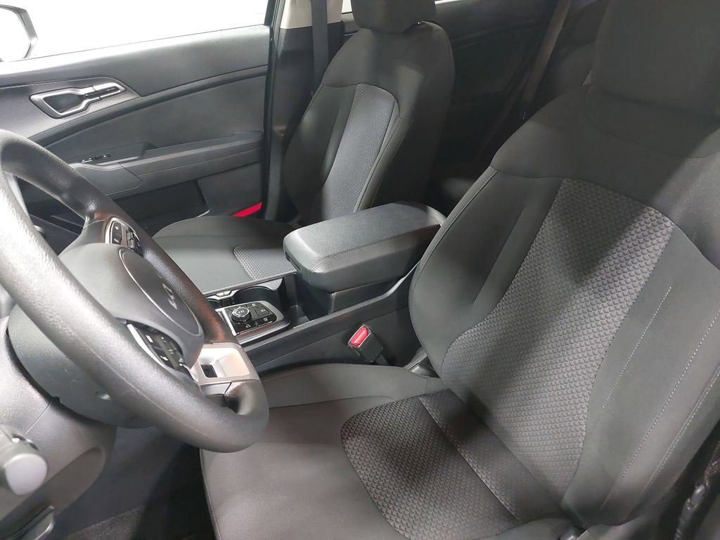 Used 2025 Kia Sportage LX image 14