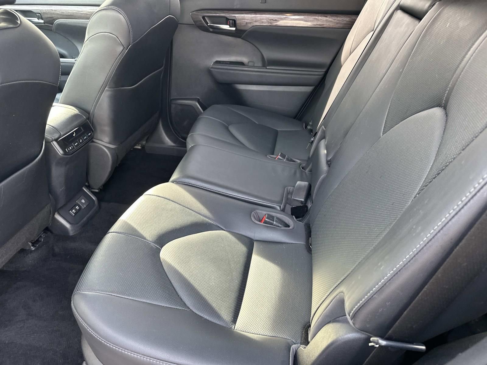 Used 2020 Toyota Highlander Limited image 13