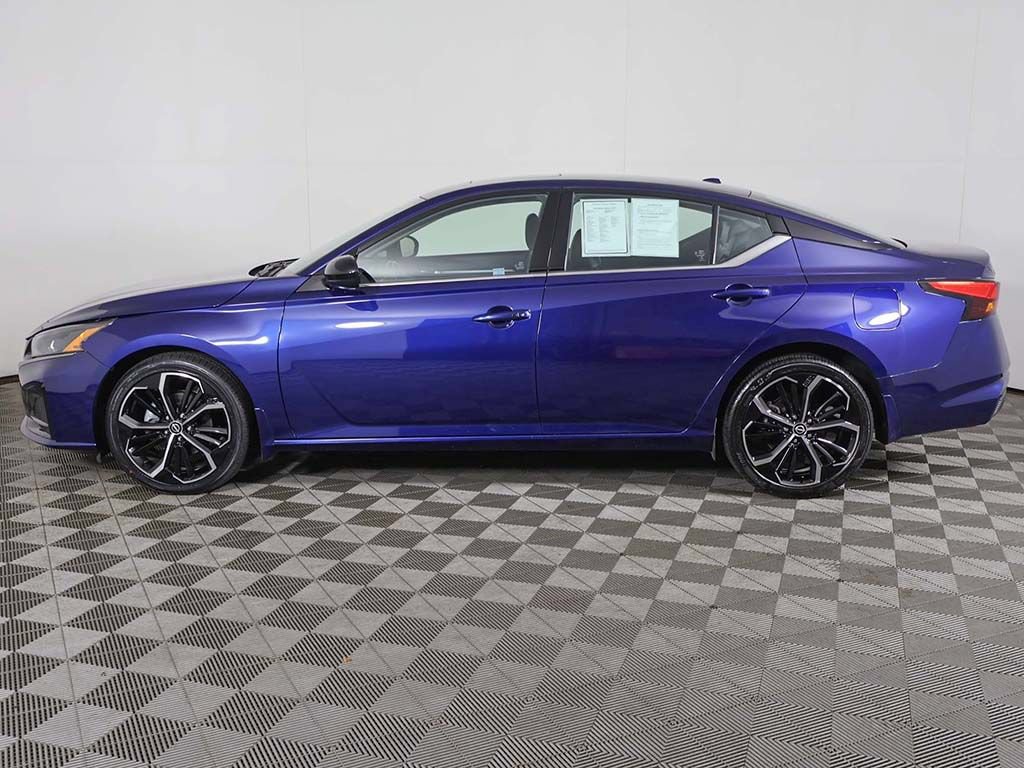 Used 2024 Nissan Altima 2.5 SR w/ SR Premium Package AWD/4WD image 17