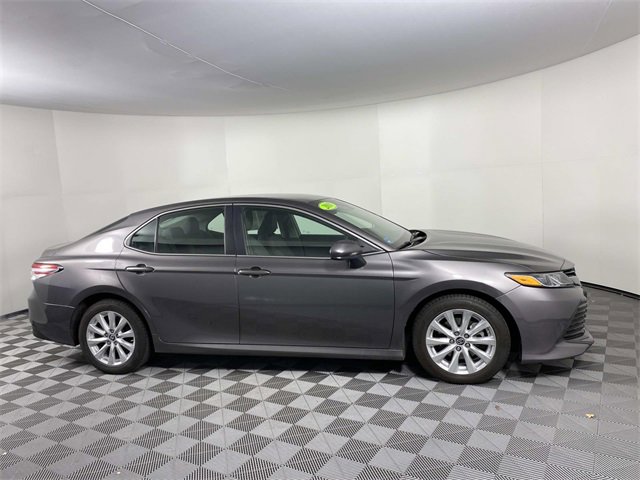 Used 2018 Toyota Camry LE image 10