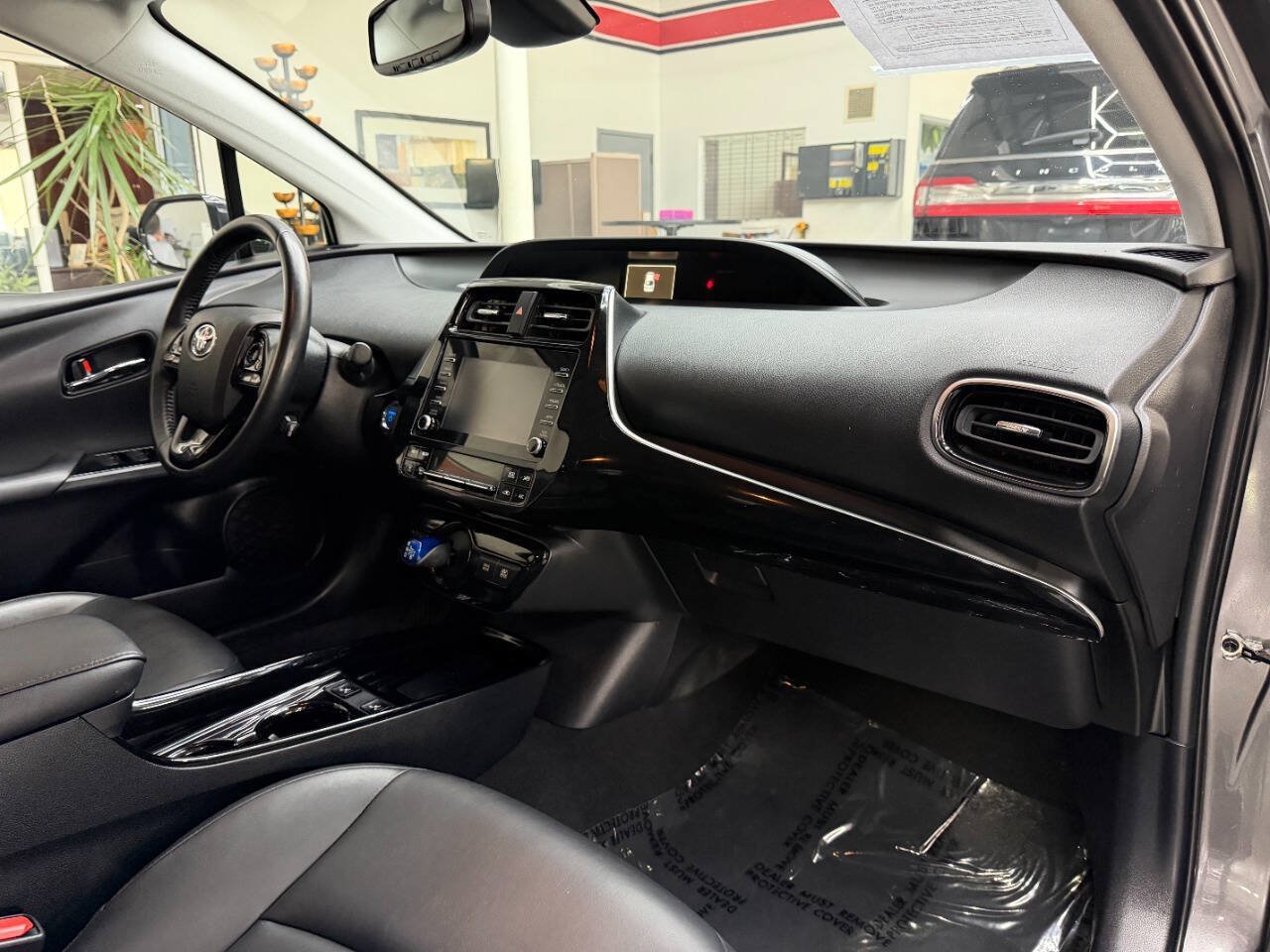 Used 2020 Toyota Prius XLE FWD image 19