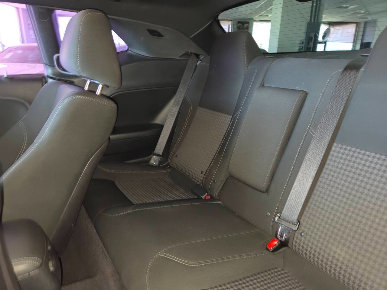 Used 2016 Dodge Challenger R/T w/ Driver Convenience Group RWD image 19