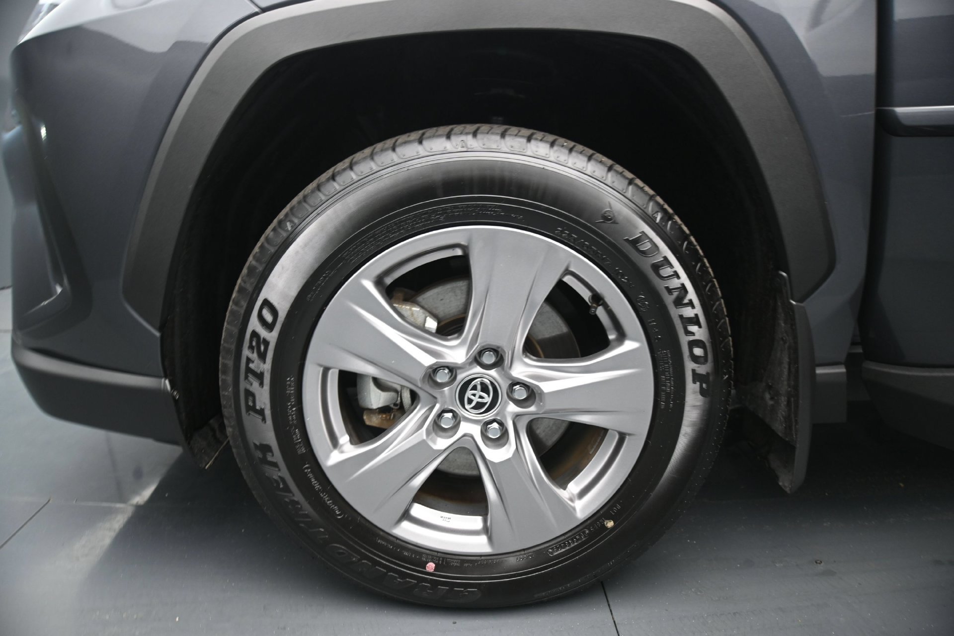 Used 2025 Toyota RAV4 LE AWD/4WD image 25