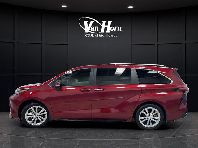 Used 2024 Toyota Sienna Platinum FWD image 4