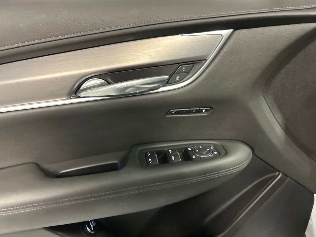 Used 2023 Cadillac XT6 Luxury image 14