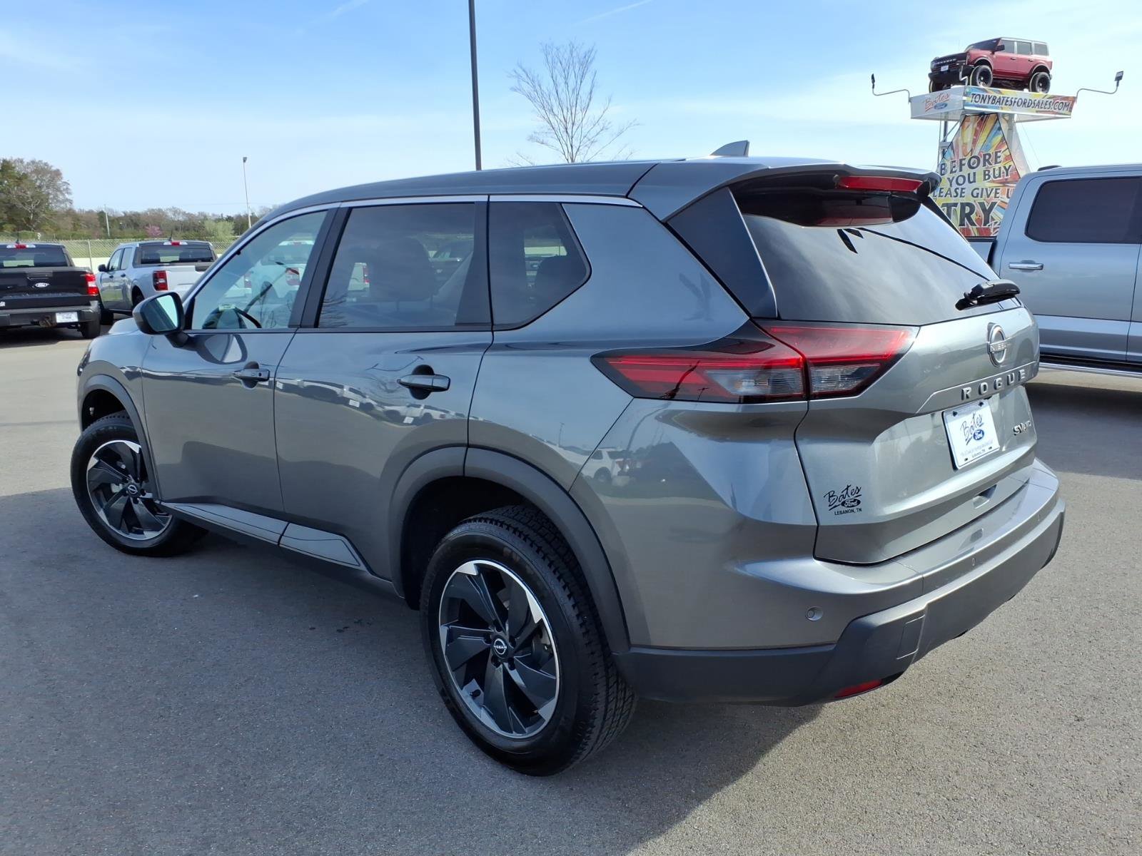 Used 2024 Nissan Rogue SV image 5