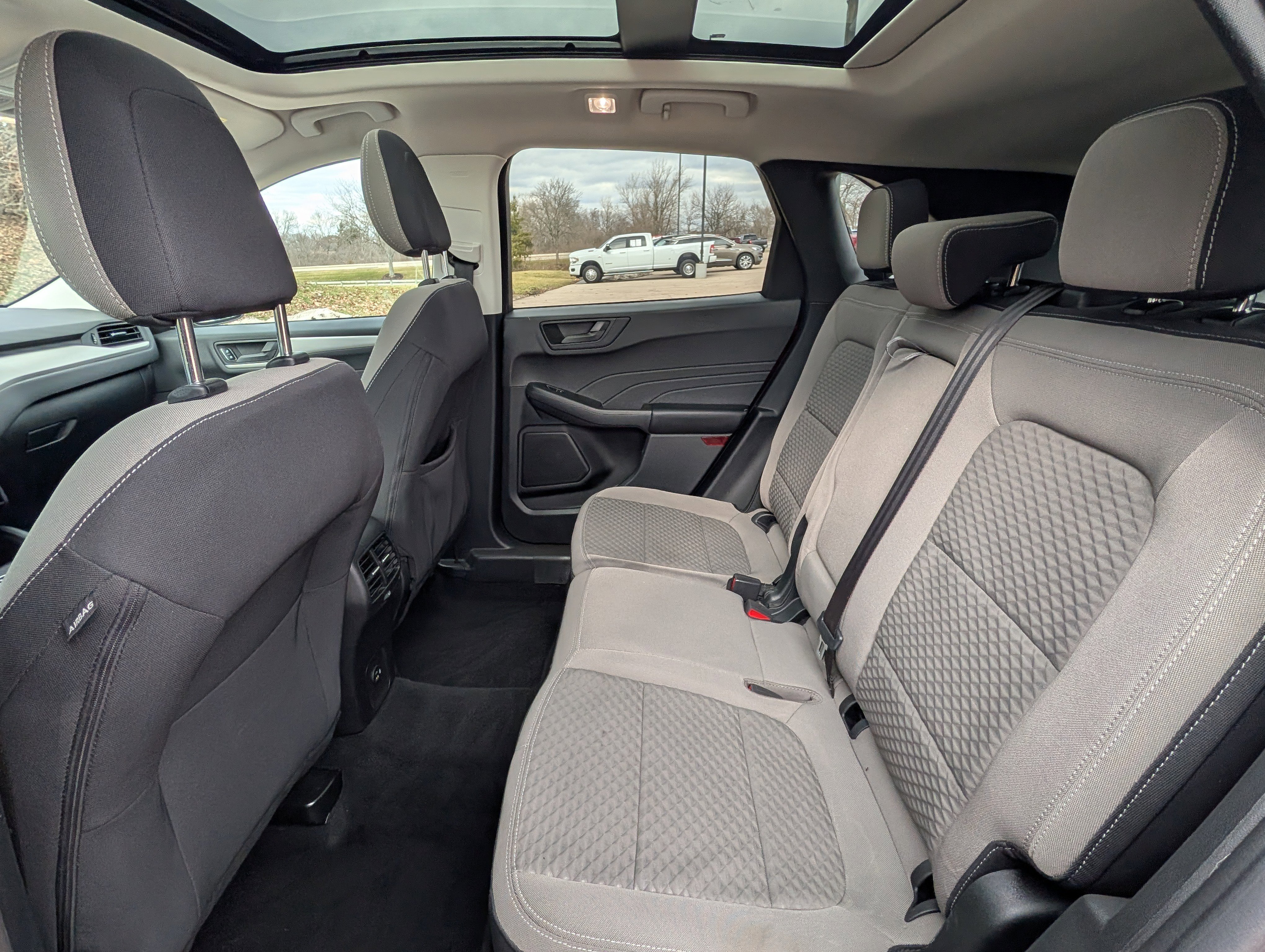 Used 2022 Ford Escape SE w/ SE Sport Appearance Package image 23