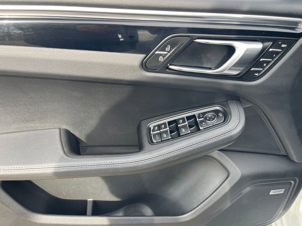 Used 2023 Porsche Macan S image 10