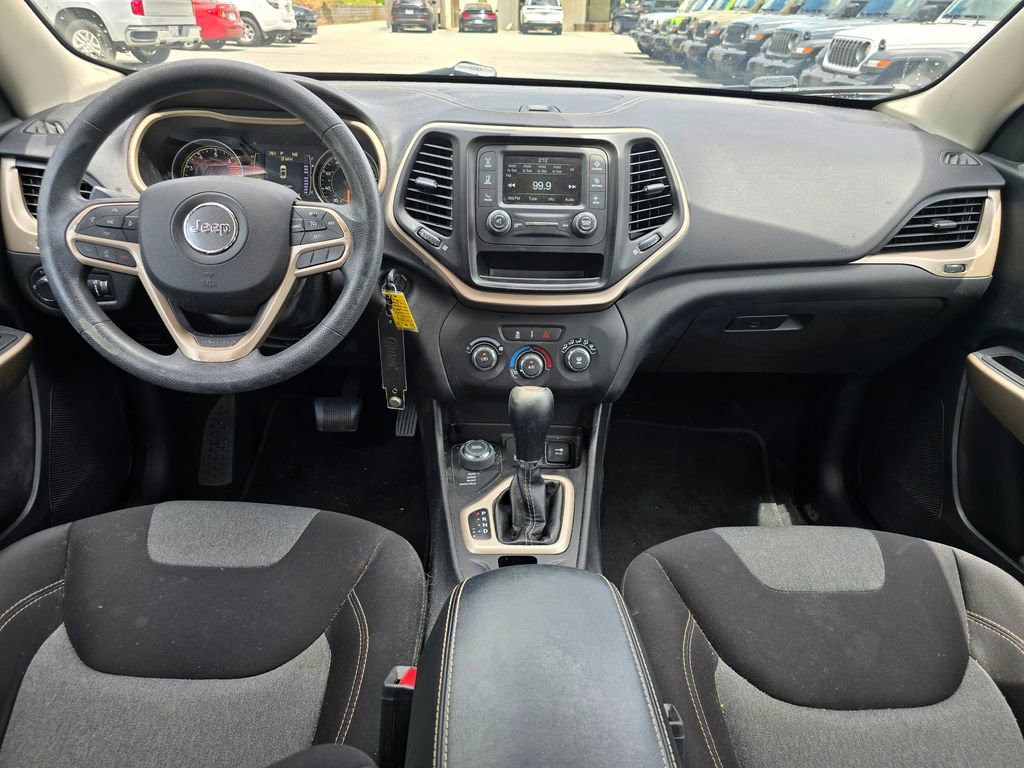 Used 2017 Jeep Cherokee Sport AWD/4WD image 6