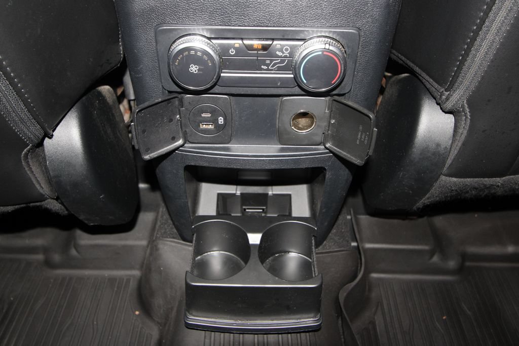 Used 2022 Ford Explorer XLT w/ Equipment Group 202A RWD image 25