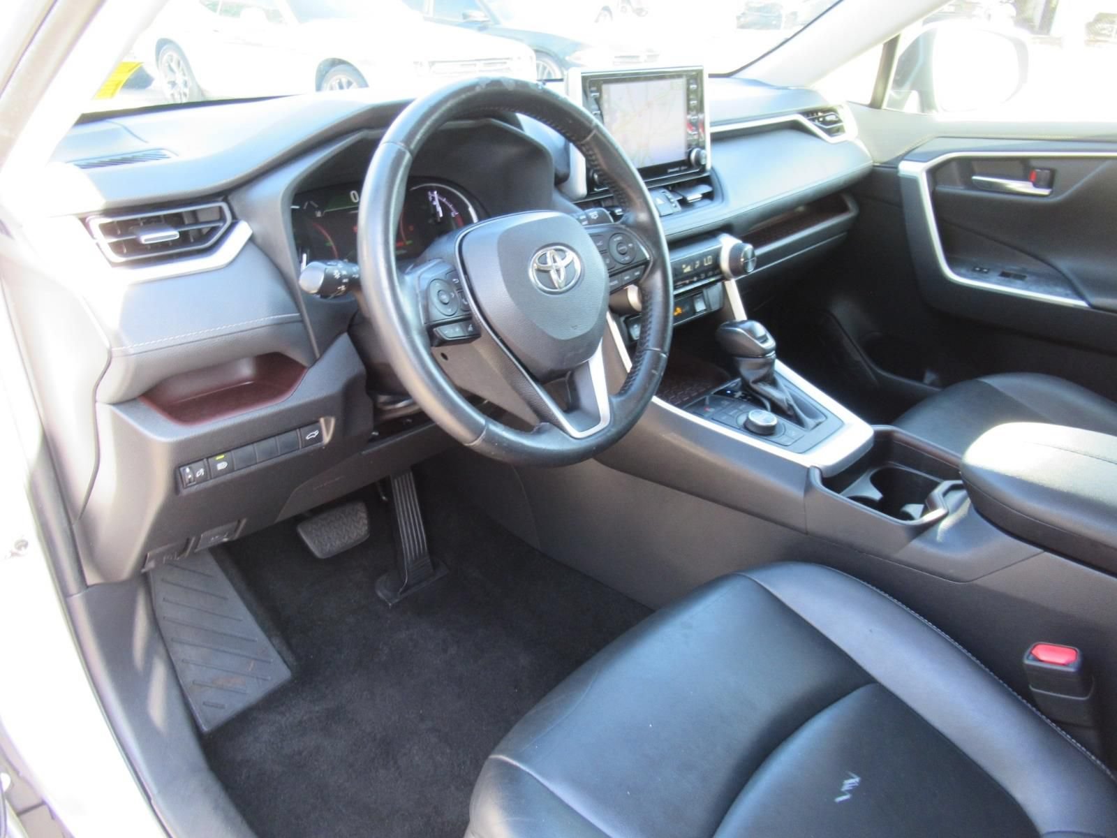 Used 2019 Toyota RAV4 Limited AWD/4WD image 18