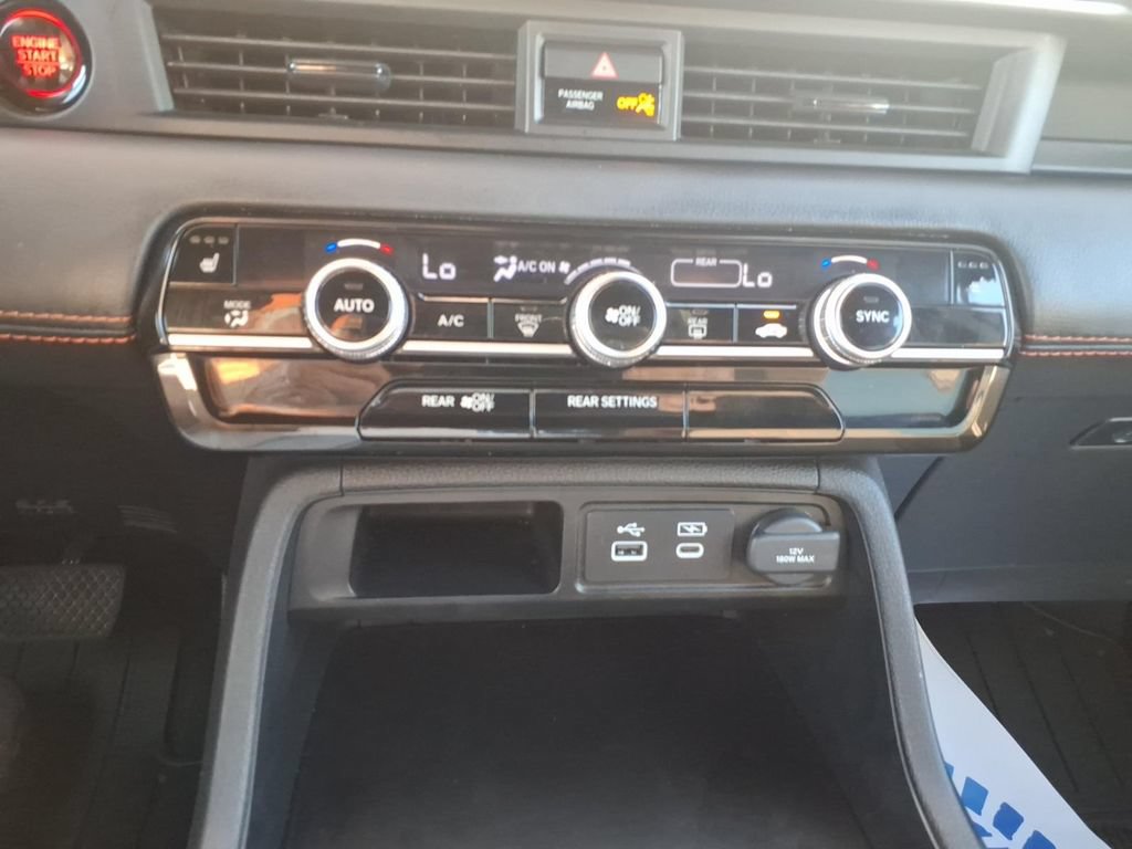 Used 2025 Honda Pilot Sport image 14