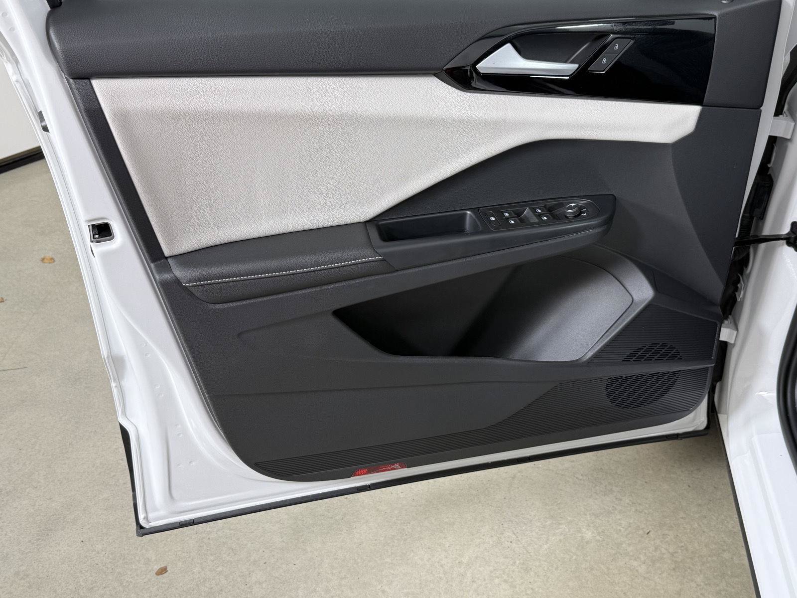 New 2027 Volkswagen Taos S FWD image 10