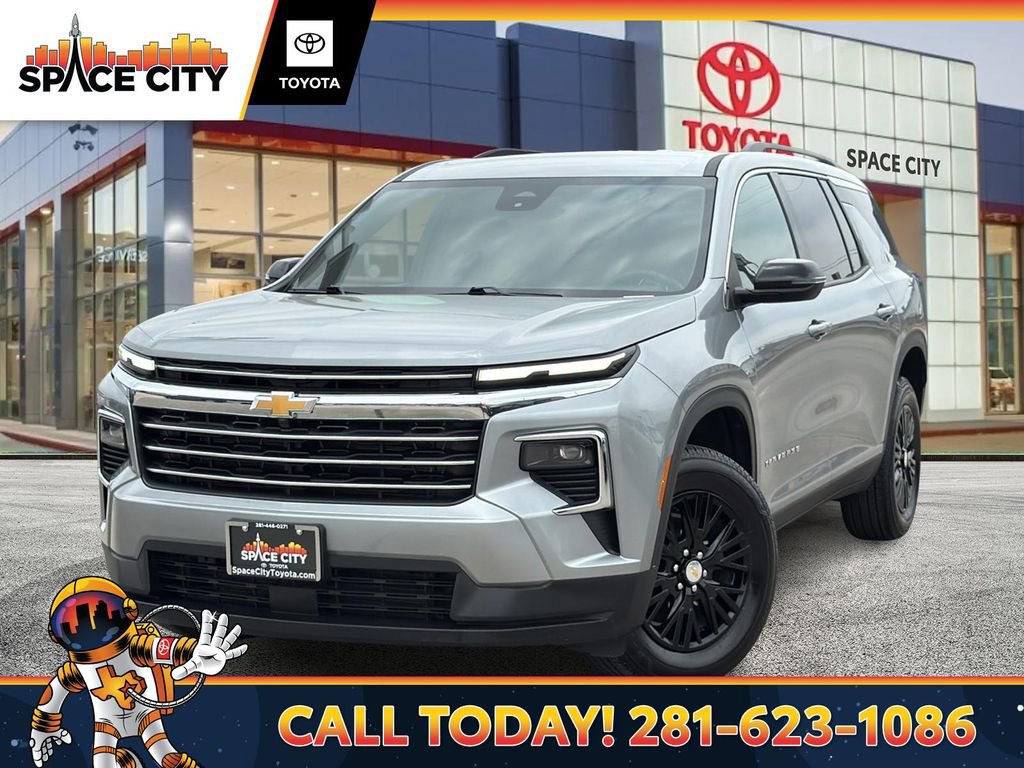Used 2026 Chevrolet Traverse LT FWD image 1