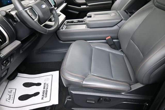 Used 2025 Ford Expedition Active AWD/4WD image 17