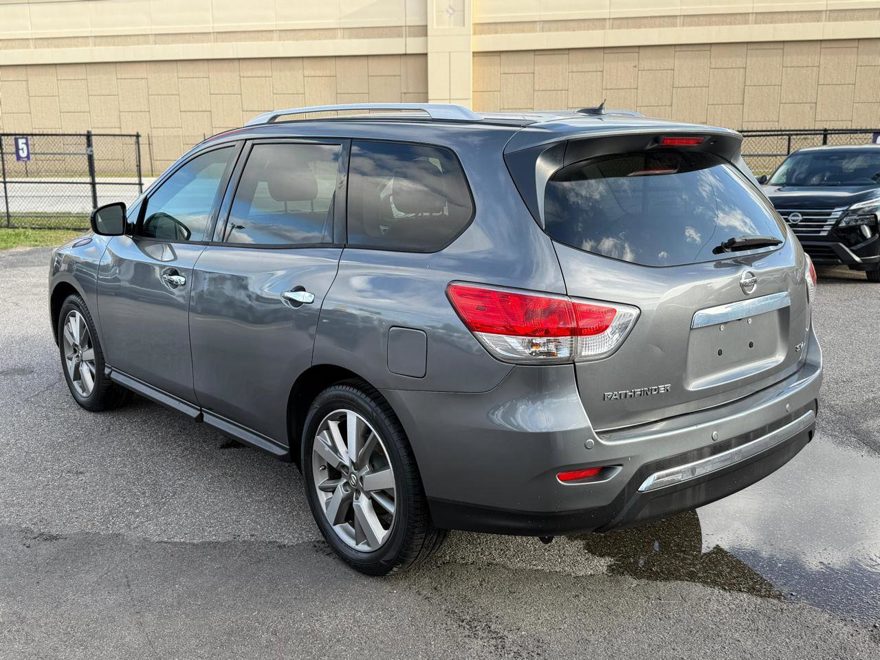 Used 2015 Nissan Pathfinder SV FWD image 6