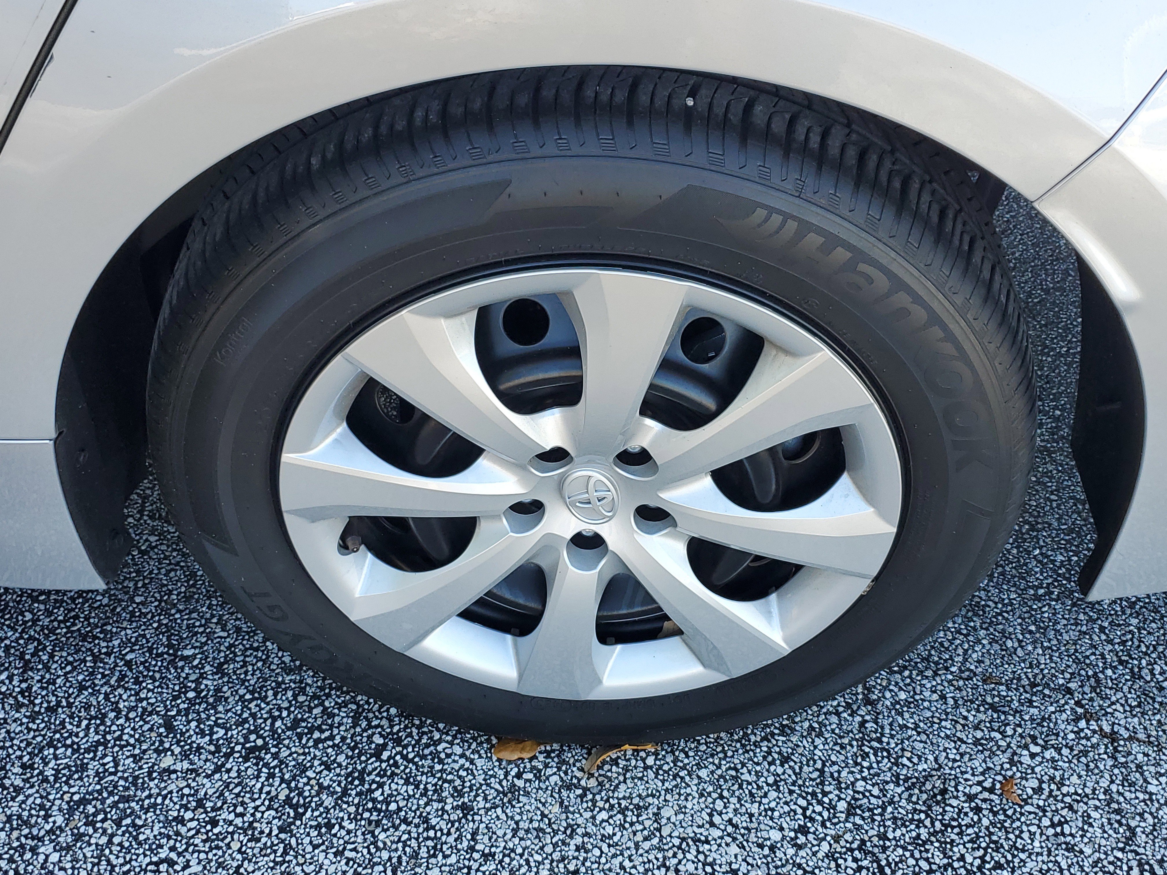 Used 2024 Toyota Corolla LE FWD image 6