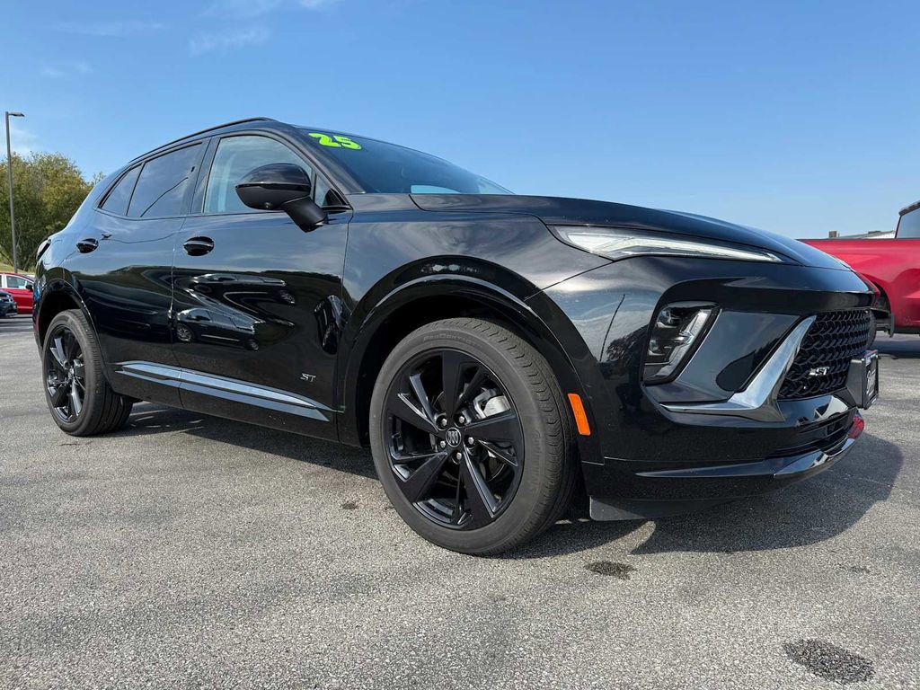 Used 2025 Buick Envision Sport Touring image 4