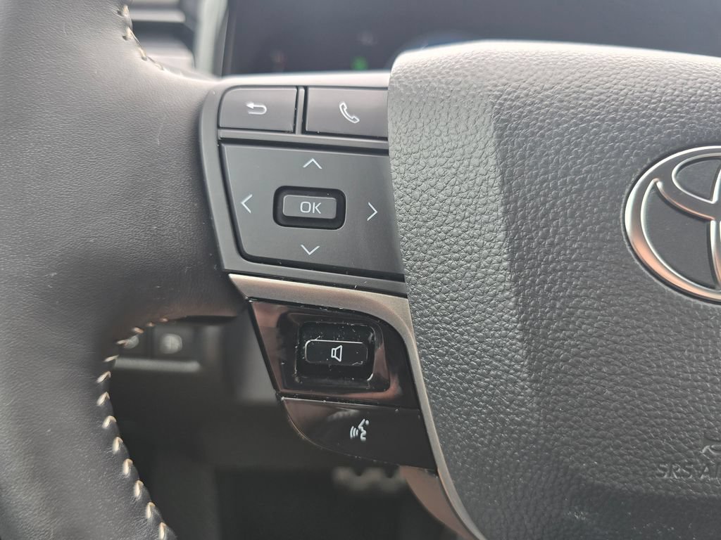 Used 2025 Toyota Camry SE FWD image 35