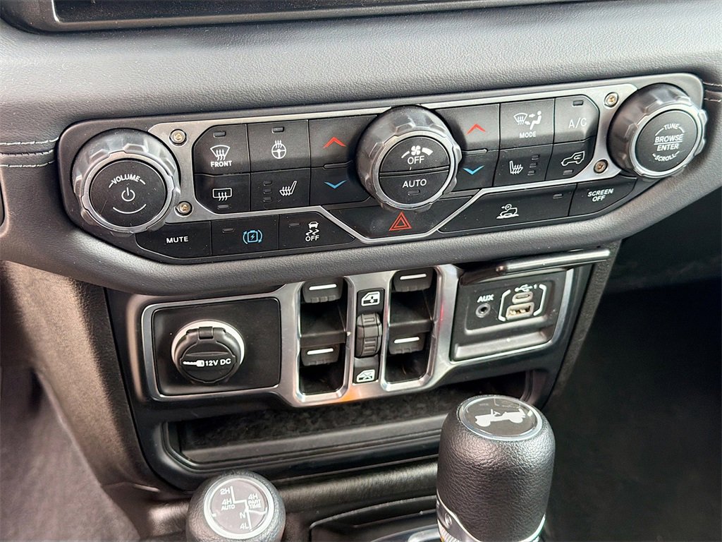 Used 2025 Jeep Wrangler Unlimited Sahara image 16