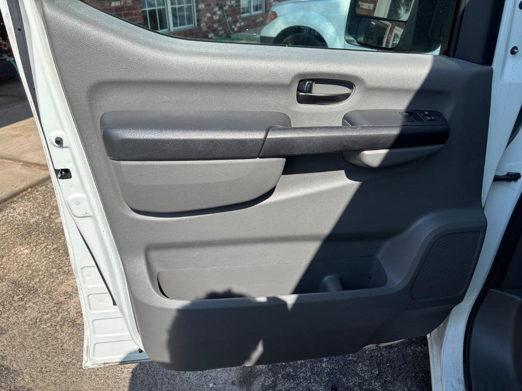 Used 2014 Nissan NV 1500 SV image 10