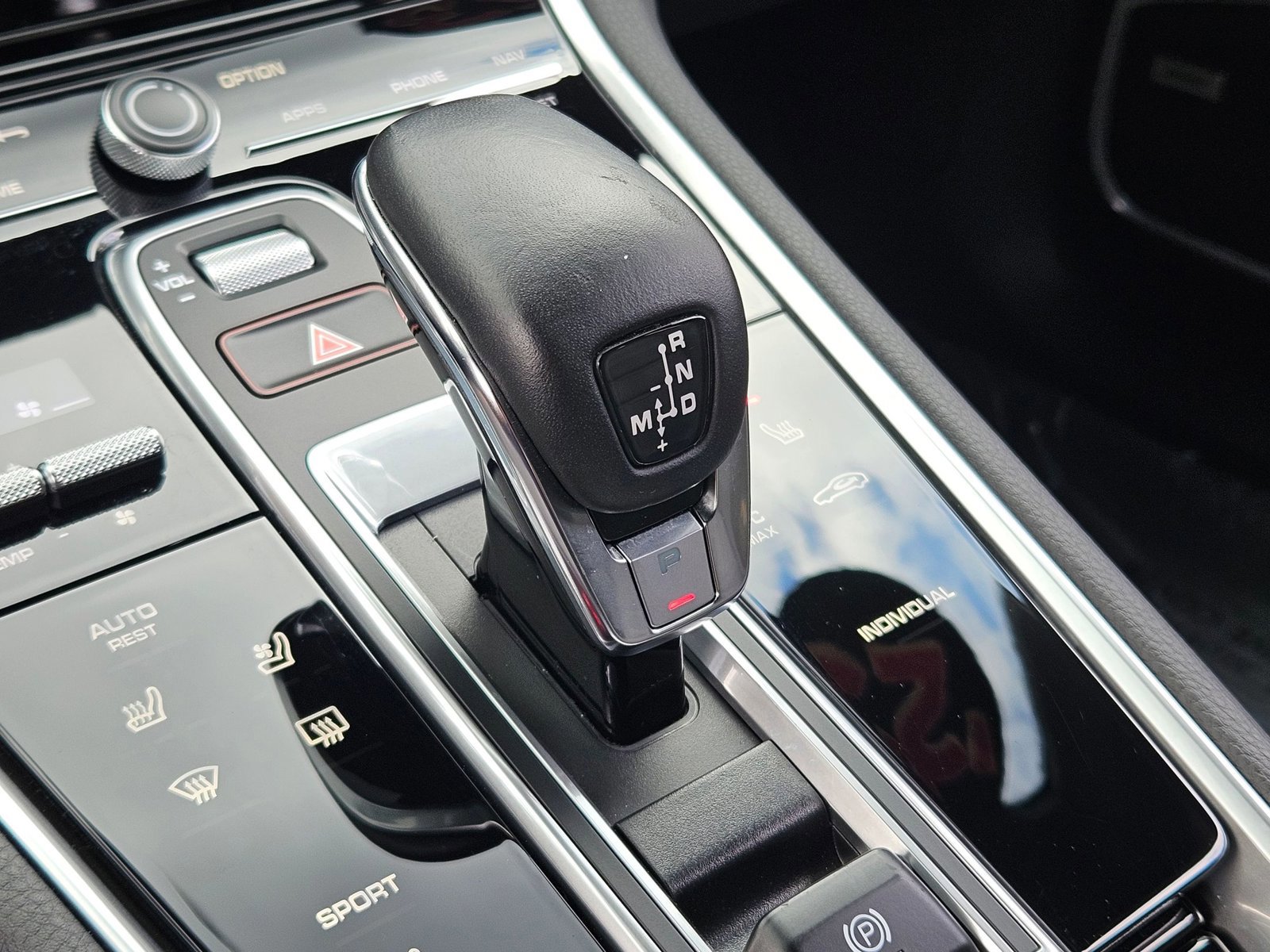 Used 2023 Porsche Panamera Platinum Edition image 13