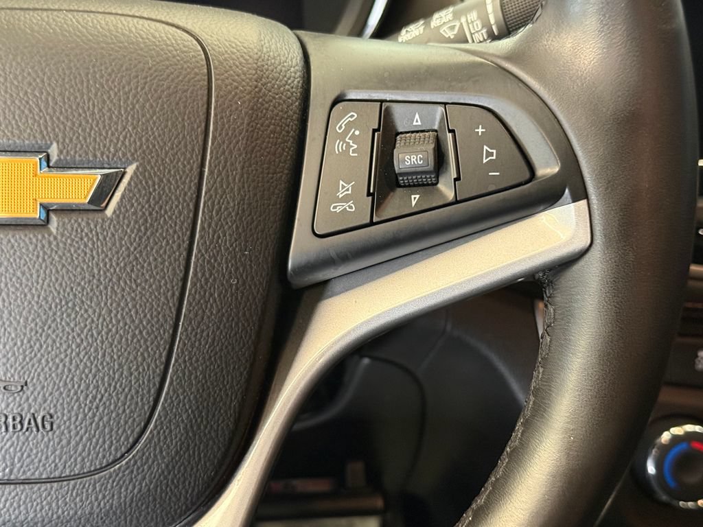 Used 2018 Chevrolet Trax LT w/ LT Convenience Package FWD image 12