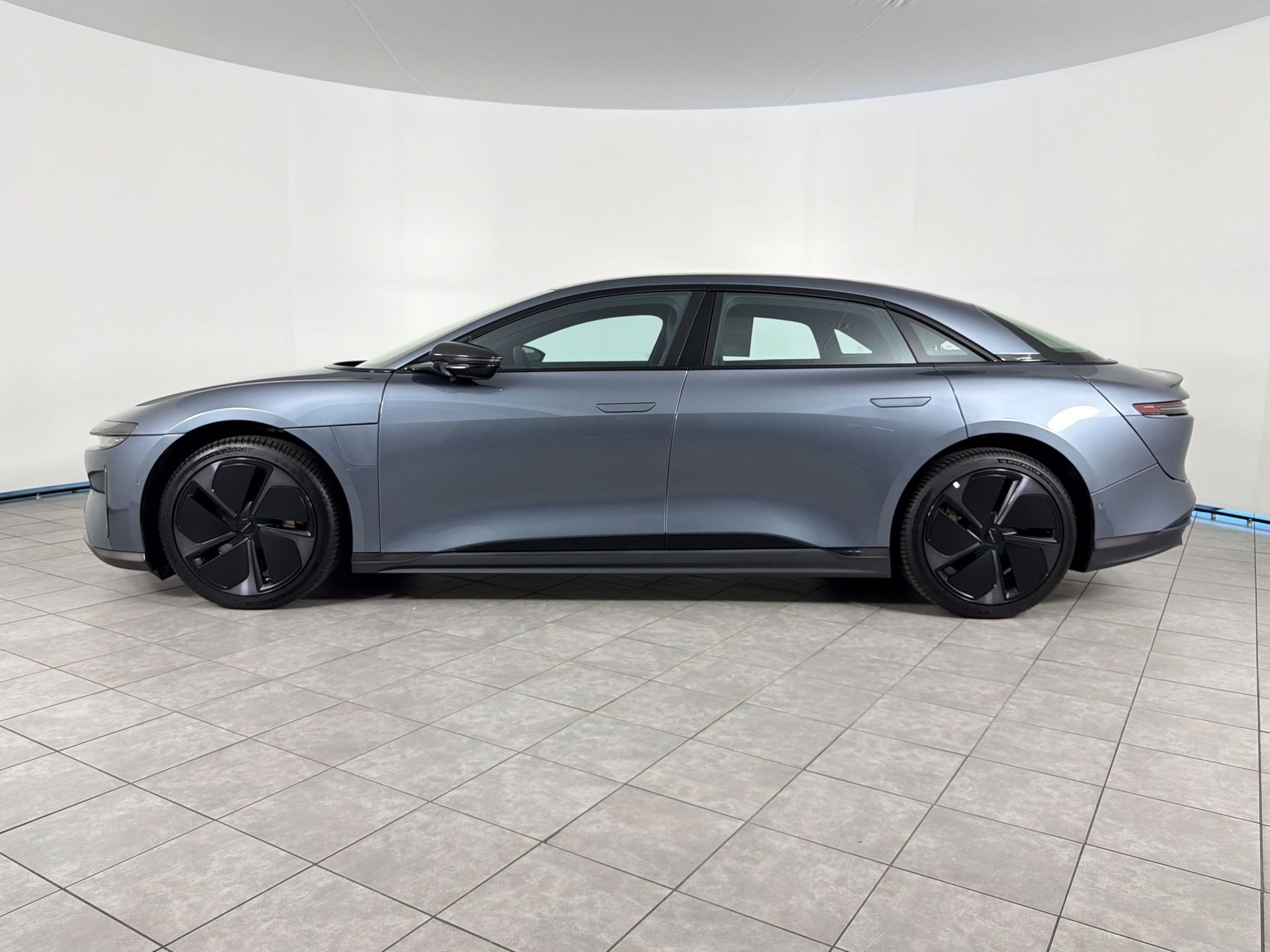 Used 2024 Lucid Air Pure image 2