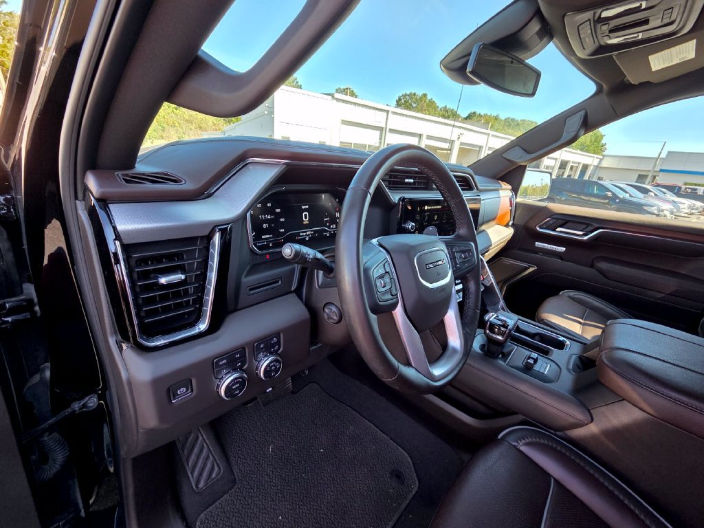 Used 2025 GMC Sierra 1500 Denali AWD/4WD image 16
