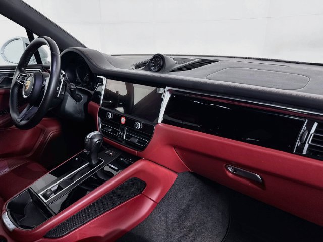 Used 2023 Porsche Macan AWD/4WD image 26