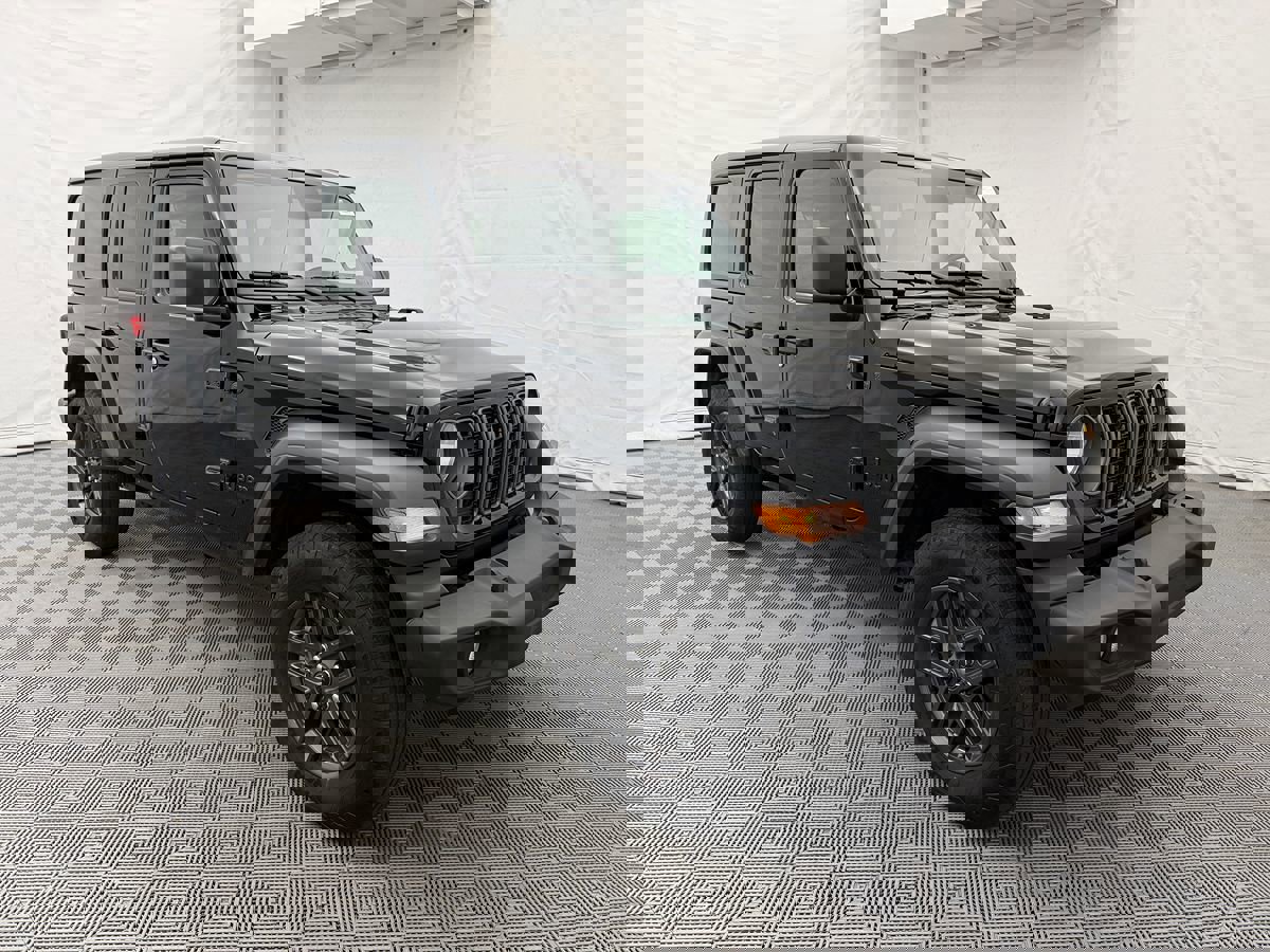 Used 2025 Jeep Wrangler Unlimited Sport image 3