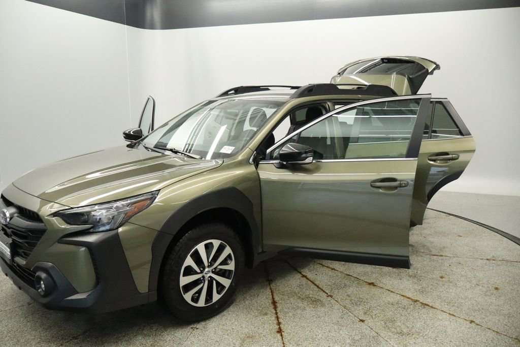 Used 2025 Subaru Outback Premium image 22