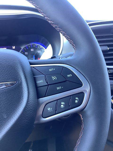 Certified 2024 Chrysler Pacifica Pinnacle FWD image 36