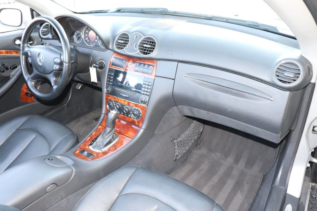 Used 2005 Mercedes-Benz CLK 320 Cabriolet image 45