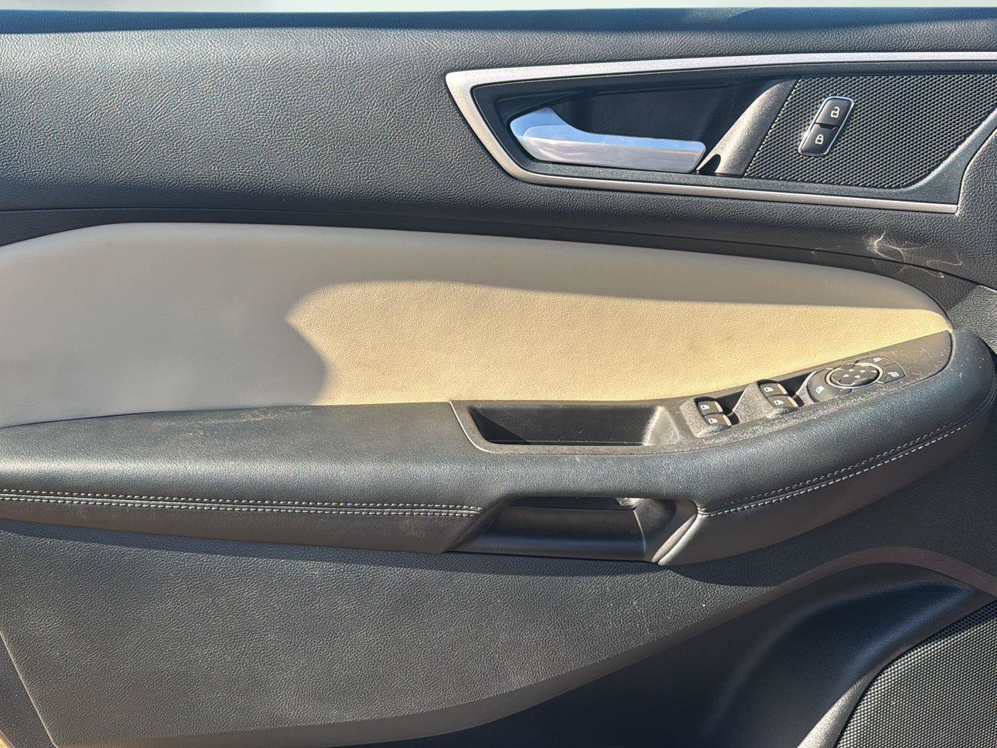 Used 2024 Ford Edge SEL AWD/4WD image 16