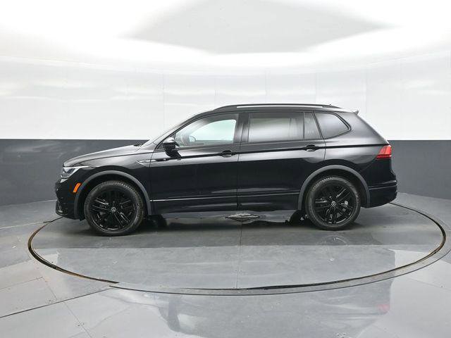 Used 2022 Volkswagen Tiguan SE R-Line image 4