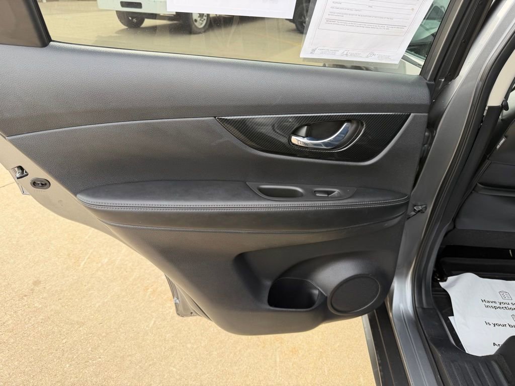 Used 2017 Nissan Rogue SL w/ SL Premium Package image 26