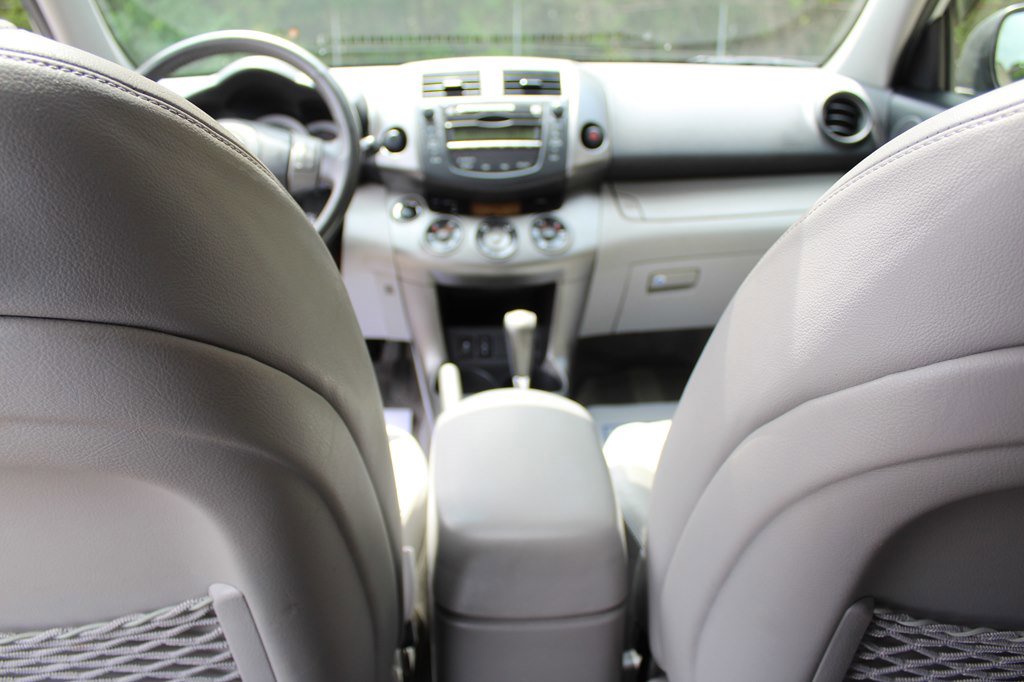 Used 2009 Toyota RAV4 Limited image 30