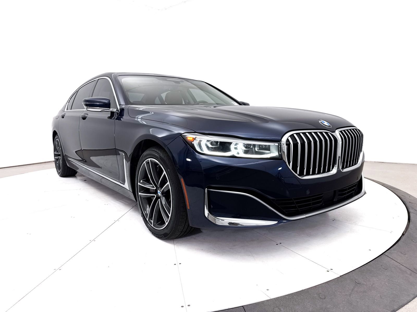 Used 2020 BMW 750i xDrive AWD/4WD image 1